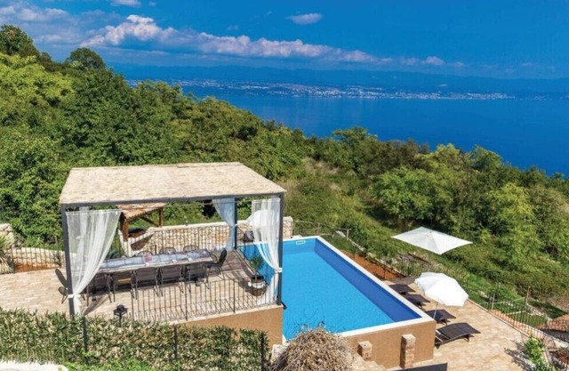 Holiday home Villa Bella with pool by Villas Guide