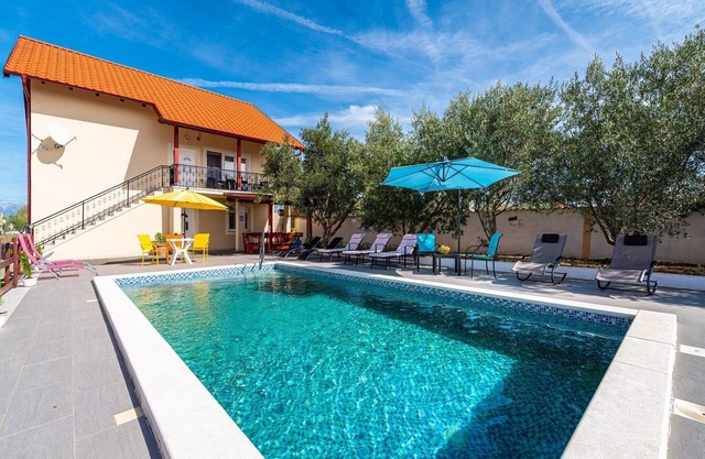 Holiday Home Villa Vesna Lux - Five Bedroom Villa with Swimming Pool