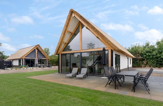 Holiday Home with Pond View in Brabant