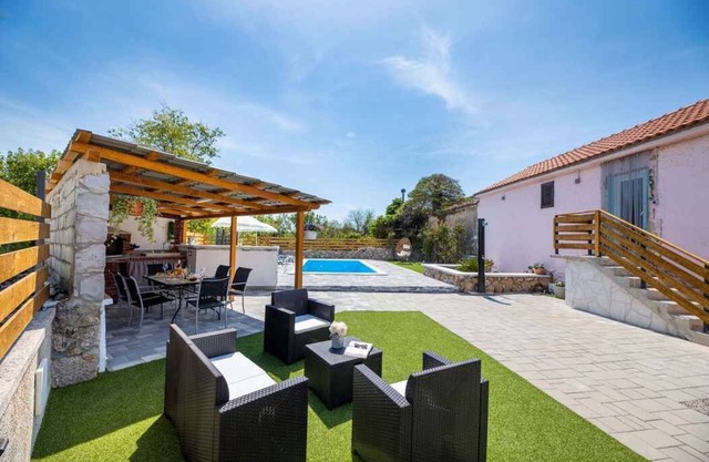 Holiday home with barbecue and air conditioning