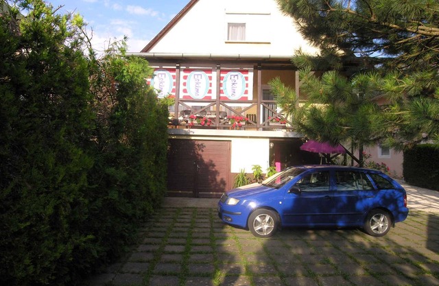 Holiday home with a large garden, WiFi and washing machine