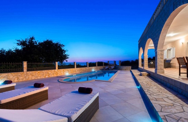 Holiday home with private heated pool near Dubrovnik
