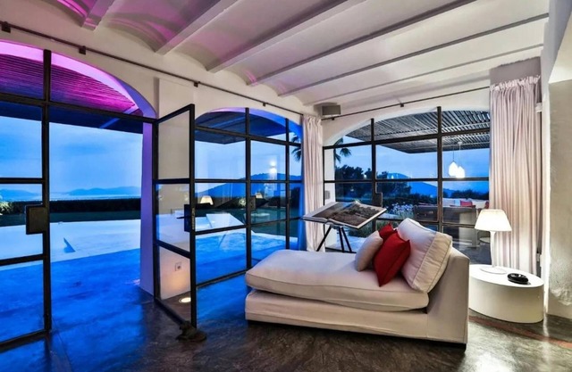 Holiday home with tranquil sea views