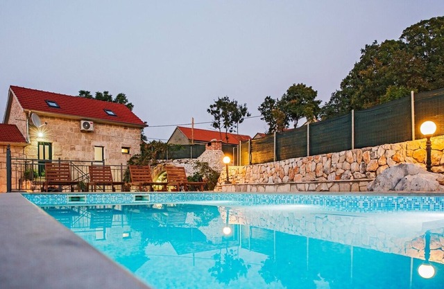 Holiday house Buljanovi dvori, house with private pool, barbeque