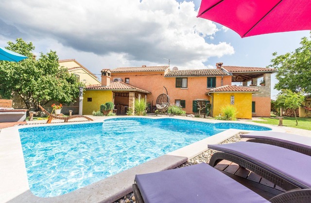 Holiday house Cabrunici for 1 - 6 persons with 3 bedrooms - Holiday home