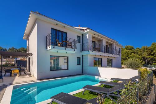 Holiday house Fra&La with private pool