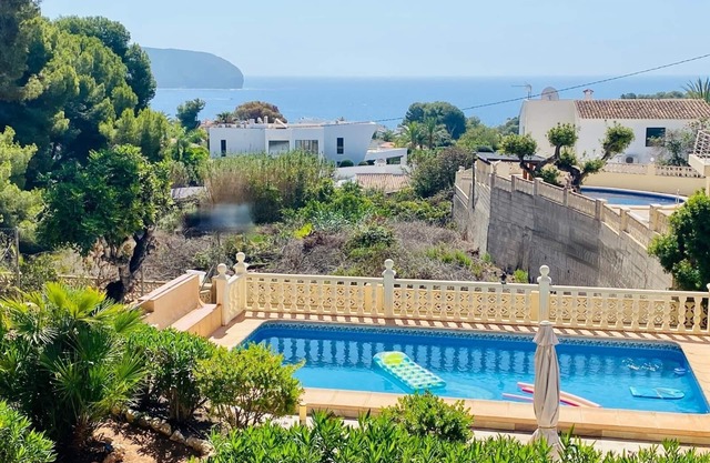 Holiday house in Moraira with beautiful sea views, private pool, internet, A/C