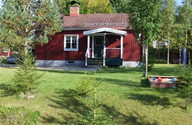 Holiday house in the forest village on the lake