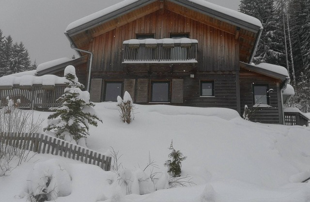 Holiday house in the skiing and hiking area Dachstein-West directly at the ski lift