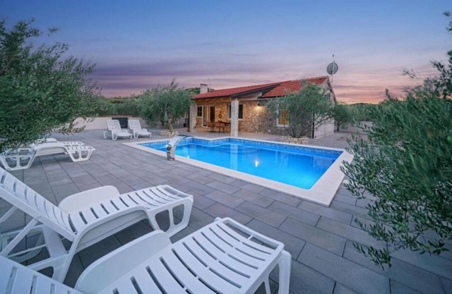 Holiday house Ivy - with outdoor swimming pool: - Vodice, Riviera Sibenik, Croatia