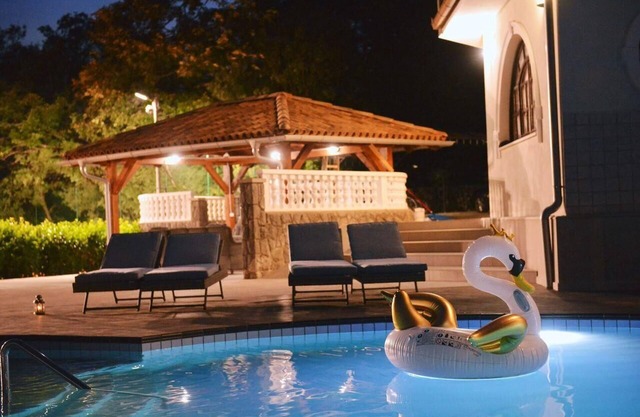 Holiday house Jurdani for 1 - 10 persons with 5 bedrooms - Row house