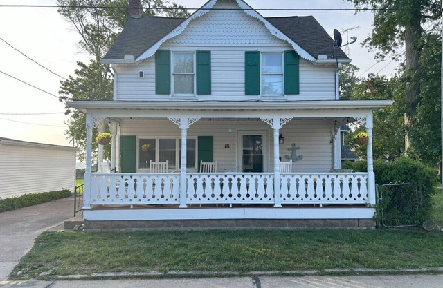Holiday House · Lakeview House on Rye Beach