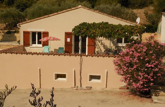 Holiday house Le Barroux for 1 - 8 persons with 3 bedrooms - Row house