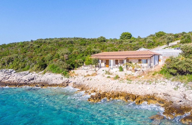 Holiday house Lovište for 1 - 5 persons with 2 bedrooms - Holiday house