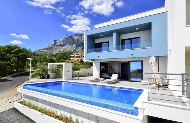 Holiday house Makarska for 1 - 8 persons with 4 bedrooms - Holiday house