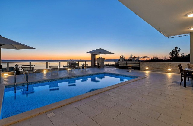 Holiday house Makarska for 1 - 9 persons with 4 bedrooms - Holiday house