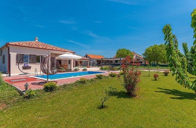 Holiday house Pakovo Selo for 1 - 8 persons with 3 bedrooms - Holiday house