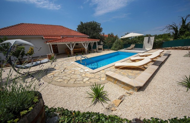 Holiday house Pokrovnik for 1 - 8 persons with 3 bedrooms - Holiday house