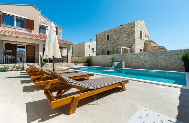 Holiday house Privlaka for 1 - 8 persons with 4 bedrooms - Holiday house