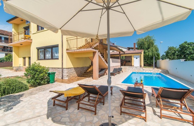 Holiday house Pula for 1 - 12 persons with 5 bedrooms - Holiday house