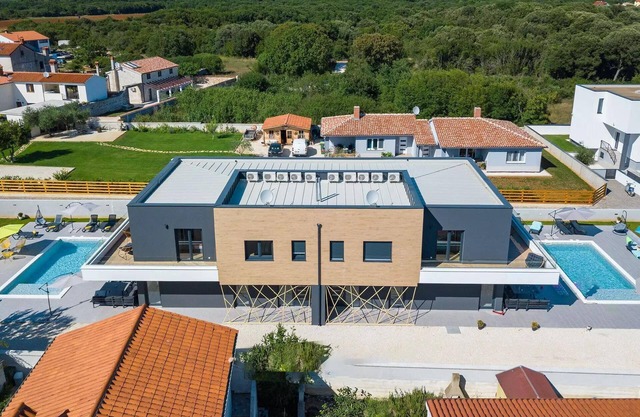 Holiday house Pula for 1 - 16 persons with 8 bedrooms - Holiday home