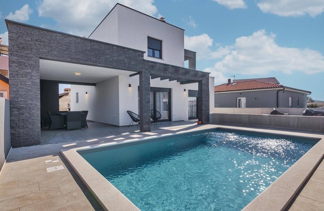 Holiday house Pula for 1 - 8 persons with 4 bedrooms - Holiday home
