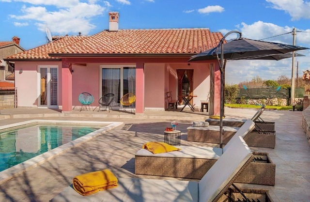 Holiday house Rasa for 1 - 6 persons with 2 bedrooms - Holiday home