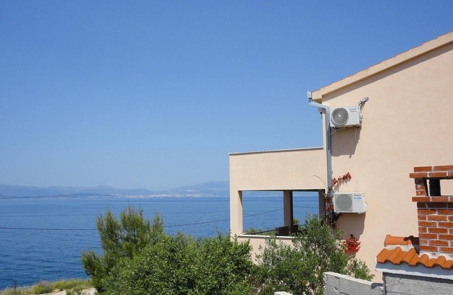 Holiday house Rogac for 1 - 8 persons with 4 bedrooms - Holiday home