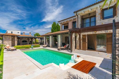 Holiday house SEASCAPE I with private pool and spacious garden