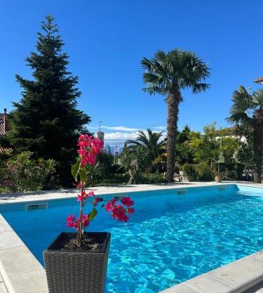 Holiday House Serenity