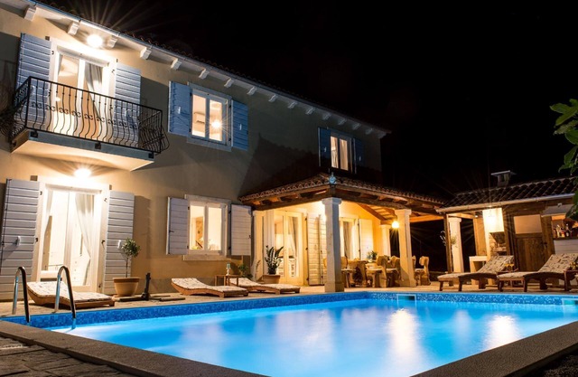 Holiday house Smoljanci for 1 - 8 persons with 4 bedrooms - Holiday house