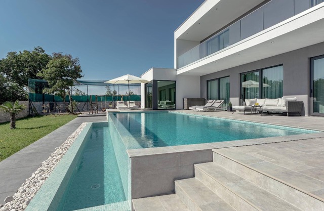 Holiday house Svetvinčenat for 1 - 10 persons with 5 bedrooms - Holiday house