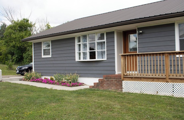 Holiday in Watkins Glen-Stay at Wine Trail Lodge for Village Christmas Magic