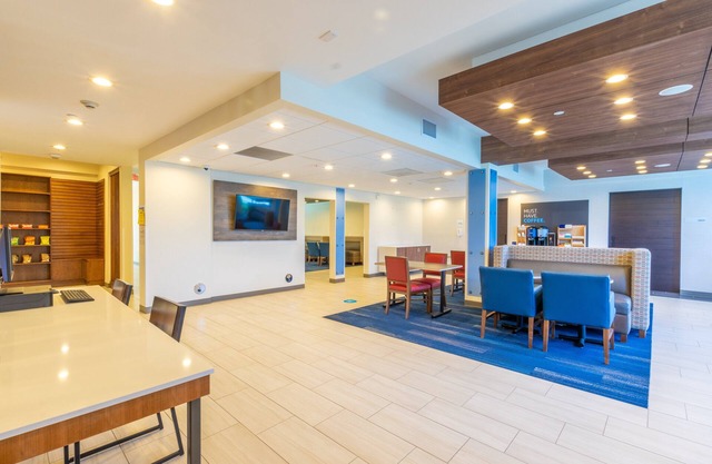 Holiday Inn Express Anaheim West by IHG