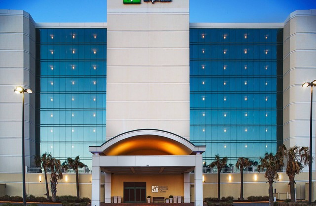 Holiday Inn Express Hotel & Suites VA Beach Oceanfront by IHG
