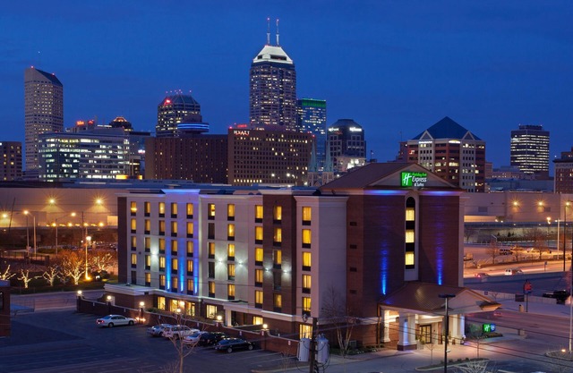 Holiday Inn Express & Suites Indianapolis Dtn-Conv Ctr Area by IHG