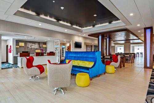 Holiday Inn Express & Suites Orlando- Lake Buena Vista by IHG