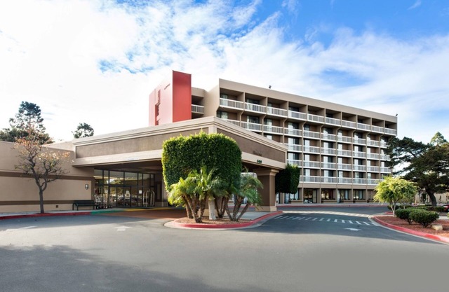 Holiday Inn Oxnard – Ventura by IHG
