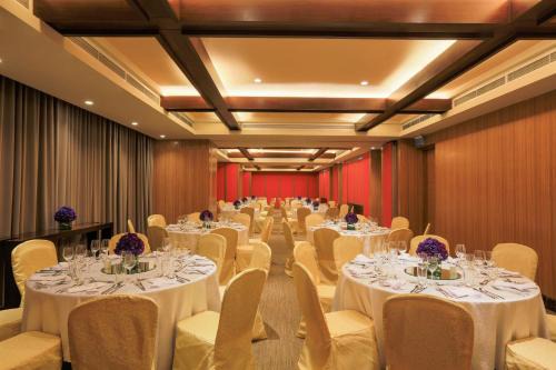 Holiday Inn & Suites Makati by IHG