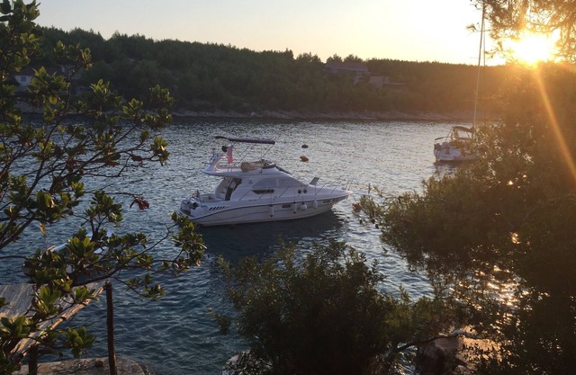 Holiday on the motor yacht "Eufemia", a Sealine Fly33.
