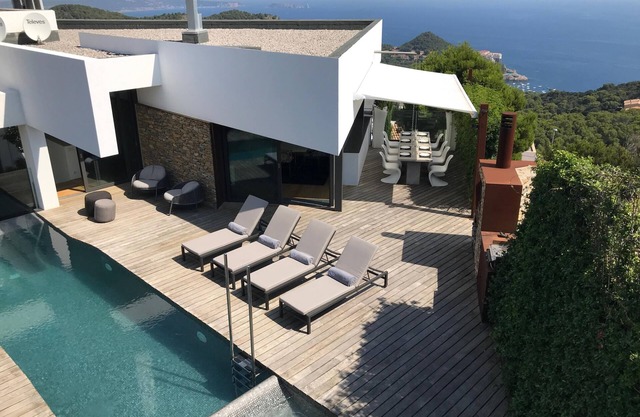 Holiday rental villa with swimming pool in Begur, Sa Tuna