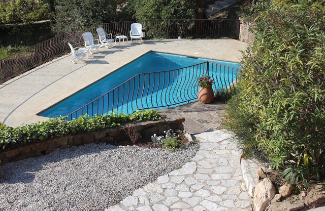 Holiday villa with panoramic sea views, private pool and garden