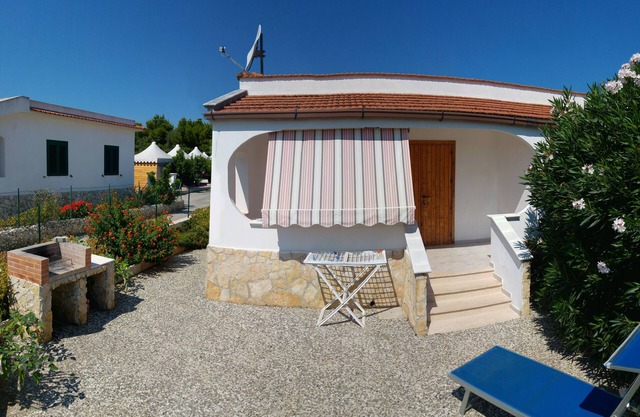 Holidays in Villino n ° 5 Giovanna DISANTI, immersed in the green of the Villa in GARGANO