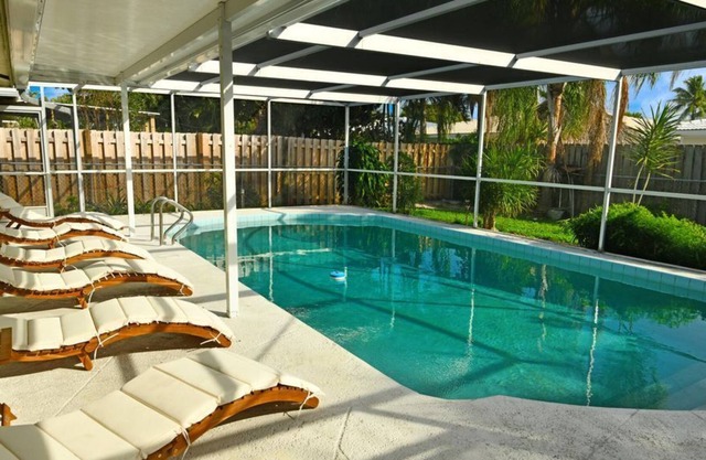 Holidays Sale | 20-40% discounts | Pool available | Beach 4min | Foosball
