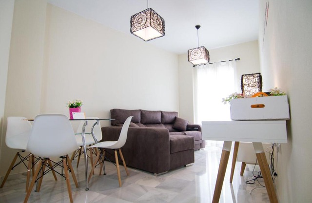 Holidays2Malaga Marques de Villafiel Cozy downtown apartment