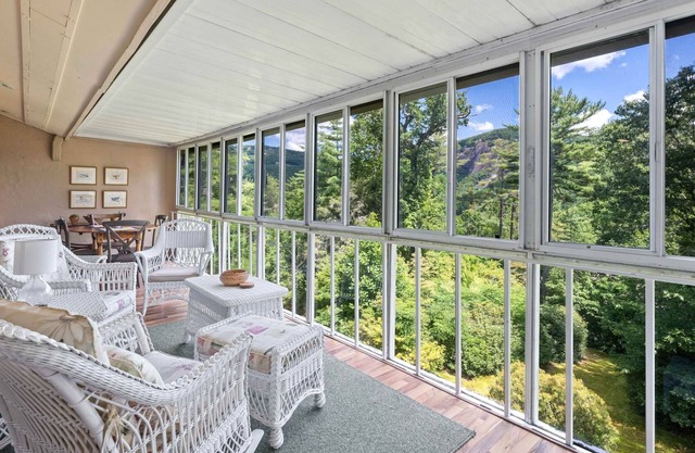 Holly Ridge Get-A-Way of Sapphire Valley