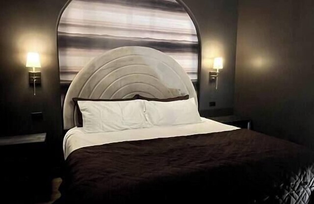 Hollyhock Suite 512: 1 bed/1 bath