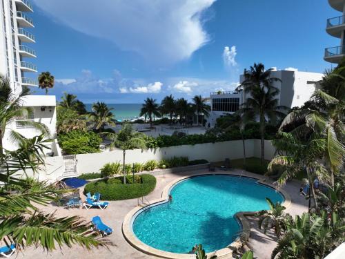 Hollywood Beachfront Condo, Steps to Ocean, Pool & Game Room