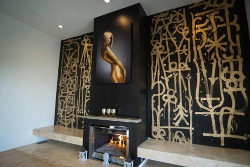 Hollywood Hills Oasis