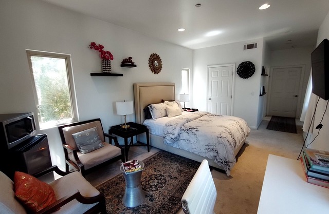 Hollywood Hills Upscale Modern Furnished Bedroom Suite in Large House